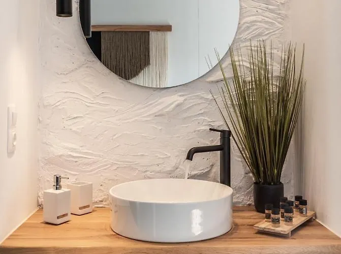 Magma Milos Ii Adamantas (Milos)