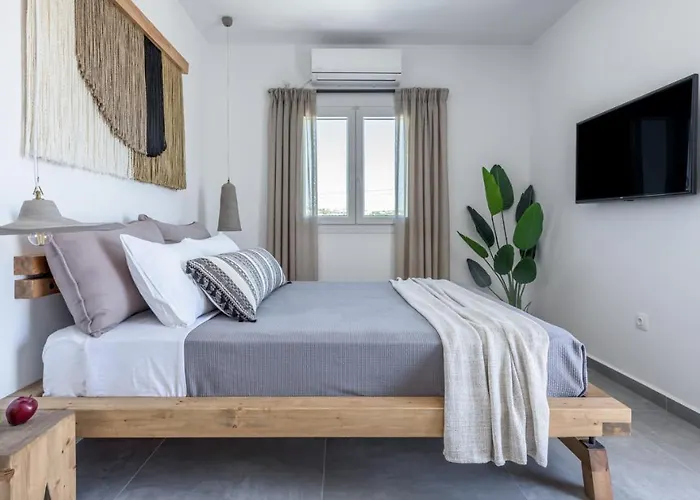 Magma Milos Ii Adamantas (Milos)